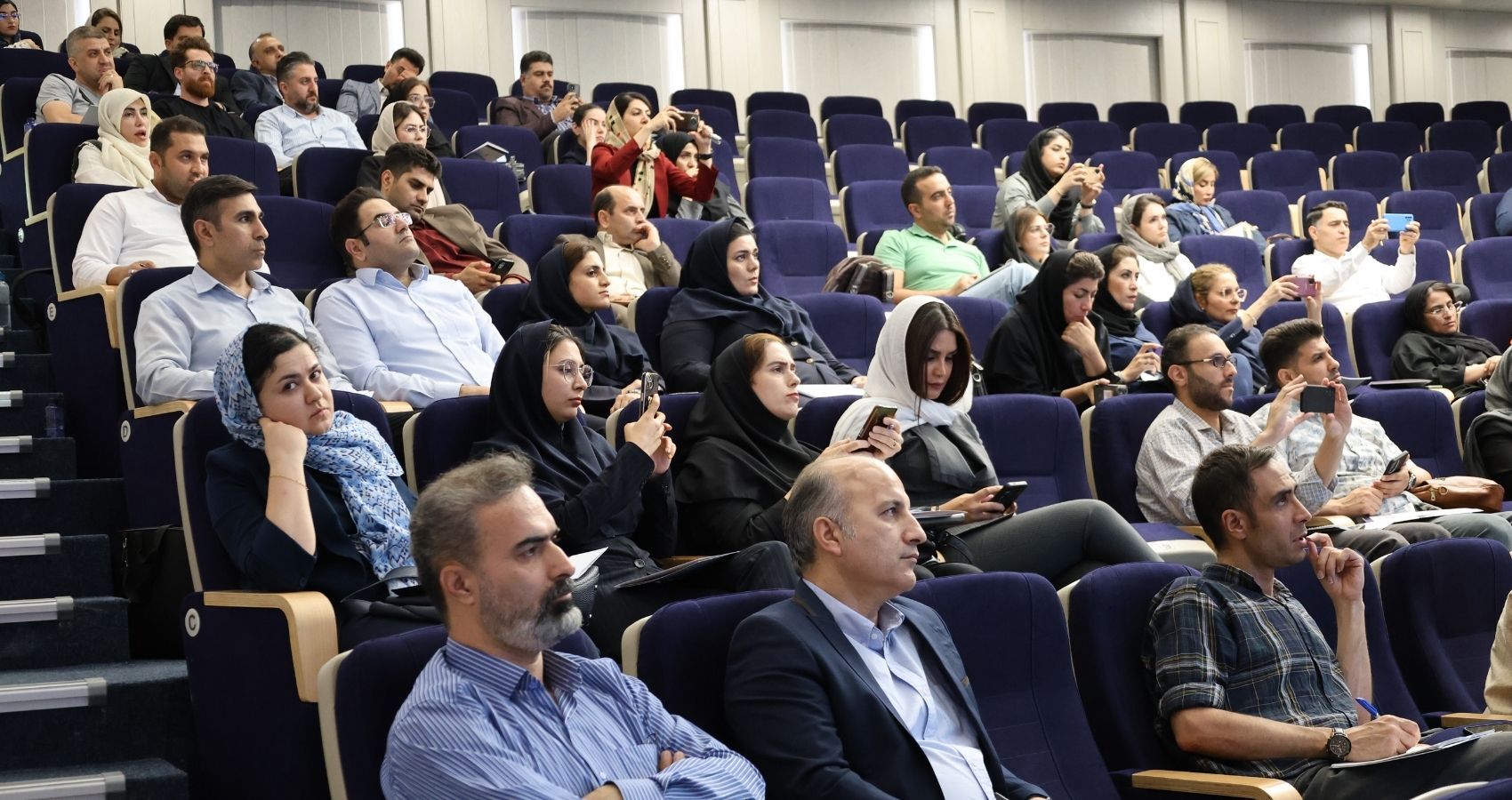 نرم افزار حضور و غیاب در همایش قانون کار